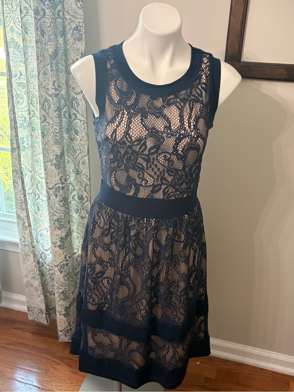CANDALITE | Navy Lace w tan underlay Dress - Knee length Sz. M Good condition